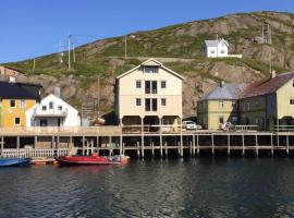 Holiday in the former fishing factory Arntzen-brygga, hotel in Nyksund