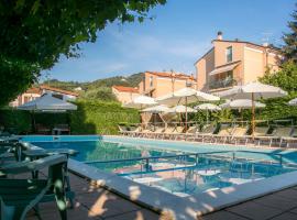 Residence Holidays, hotel a Pietra Ligure