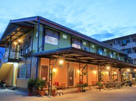 Siri Guesthouse, hotel em Phra Nakhon Si Ayutthaya