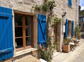 Gîte Rue des Fleurs Puycelsi, hotel com estacionamento em Puycelci