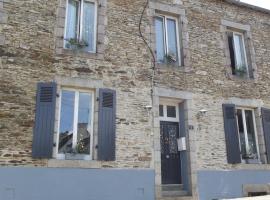 Maison Jonela, bed & breakfast σε Chateauneuf-du-Faou