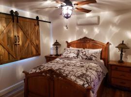 Yosemite Foothill Retreat - Private Guest Suite #2, hotel in Coarsegold