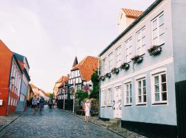 Ebeltoft Midtby, bolig ved stranden i Ebeltoft