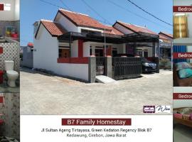 WIEN HOMESTAY CIREBON - B7 Family Homestay – domek wiejski w mieście Cirebon