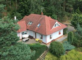 Comfortable detached house with large garden – domek wiejski w mieście Turnov