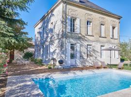 Luxurious Wine Estate Saint-Emilion Grand Cru with private swimming pool, hotel s parkováním v destinaci Saint-Hippolyte
