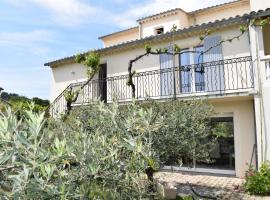 Haut de maison à Nyons, vila v destinaci Nyons