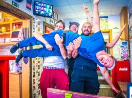 Naughty Squirrel Backpackers Hostel, hotel v Rize