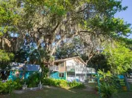 Riverfront Treetop Bungalow