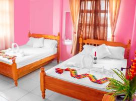 La Flamboyant Hotel, hotel cerca de Canefield Airport - DCF, 