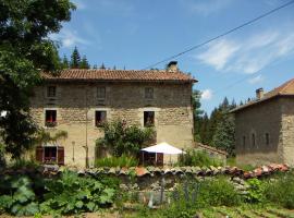 La Fontaine des Thiolles, viešbutis su vietomis automobiliams mieste Saint-Germain-lʼHerm