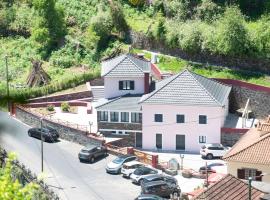 Casa do Ribeiro Frio, hotel cerca de Pico do Arieiro, Santana