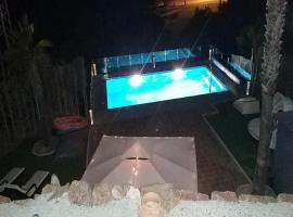 Villa Trevali wonderful views STUNNING PRIVATE POOL heated free oct till may, vikendica u gradu Villacosta