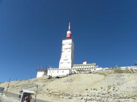 Les Vallons Holiday Home, hôtel à Lioux