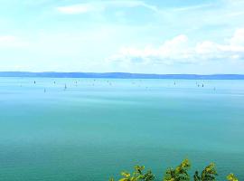 Panoramic apartments, feriebolig i Balatonvilágos