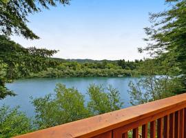 Redwoods on the River Retreat, hotel in Smith River