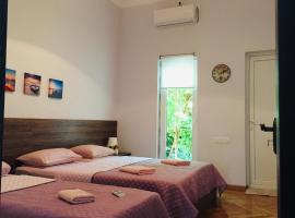 Guest House Hello, hotel amb aparcament a Kutaisi