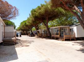 Camping La Bergerie Plage, hotell i Hyères