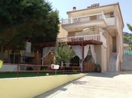 Fotis Resort, хотел в Ираклица