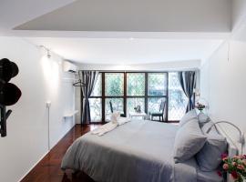 Home16 Sukhumvit16, hotel v destinaci Bangkok