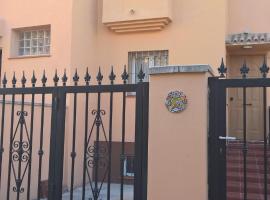 Cozy rooms in terraced house, privat indkvarteringssted i Fuengirola