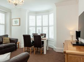 Carlton 2 a large modern Keswick appt with parking，位于凯西克的酒店