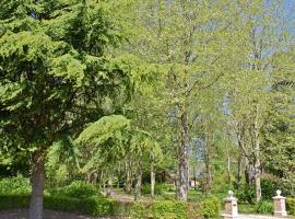 B&B du Pré-Boulay: Fleury-la-Forêt şehrinde bir otoparklı otel