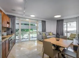 DIZENGOFF SQUARE superb 1 bedroom with balcony