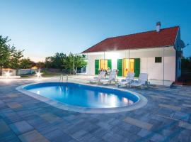 Awesome Home In Lozovac With 3 Bedrooms, Wifi And Outdoor Swimming Pool, Villa in Lozovac