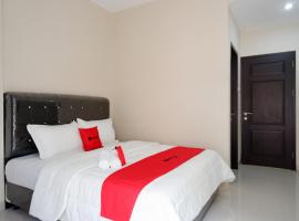 RedDoorz Syariah near RSUD Margono Purwokerto، إقامة منزل في بوروكيرتو