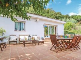 Awesome Home In St, Cebri De Vallalta With 3 Bedrooms, Private Swimming Pool And Swimming Pool, hotel en Sant Cebrià de Vallalta