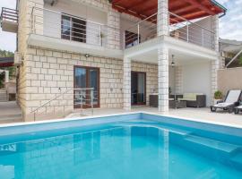 Amazing Home In Brna With 5 Bedrooms, Wifi And Outdoor Swimming Pool, hotel in Brna