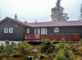 Three-Bedroom Holiday Home In Sjusjoen