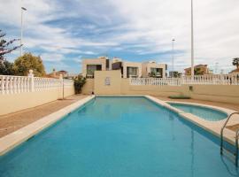 Nice Home In Orihuela With Outdoor Swimming Pool, hotel s 3 zvezdicami v mestu Playas de Orihuela