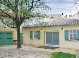 Pet Friendly Home In Suze La Rousse With Kitchen, hotel in Suze-la-Rousse