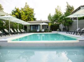 8 Boutique Suites, hotelli, jossa on uima-allas kohteessa Nea Potidaea