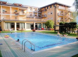 Hotel Dolomiti، فندق في ليفيكو تيرمي