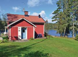 3 Bedroom Cozy Home In ml – domek wiejski w mieście Östersbyn