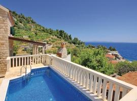 Stunning Home In Podobuce With House A Panoramic View, alquiler vacacional en la playa en Podobuče
