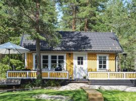 Awesome Home In Strngns With 2 Bedrooms And Wifi, cottage in Strängnäs