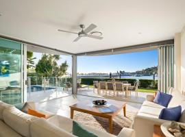Pavillion 17 - Waterfront Spacious 4 Bedroom With Own Inground Pool And Golf Buggy, apartment in Hamilton Island