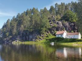 Stunning Home In Hornnes With House Sea View, mökki kohteessa Hornnes