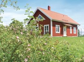 Beautiful Home In Vetlanda With 3 Bedrooms And Wifi, vila di Skirö