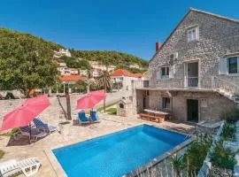 Beautiful Home In Pucisca With 4 Bedrooms, Wifi And Outdoor Swimming Pool