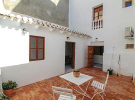 Beautiful Apartment In Altea With 1 Bedrooms And Wifi, 3-звезден хотел в Алтеа