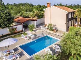 Nice Home In Segotici With Outdoor Swimming Pool、Šegotićiのホテル