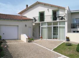 Stunning Apartment In Vaux Sur Mer With 1 Bedrooms And Wifi, appartement in Vaux-sur-Mer