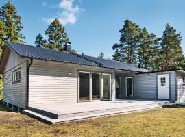 Four-Bedroom Holiday Home In Slite, hôtel à Åminne