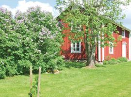 3 Bedroom Stunning Home In Alvesta, stuga i Alvesta