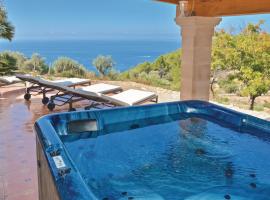 Awesome Home In Estellencs With 3 Bedrooms, Jacuzzi And Wifi, villa en Estellencs